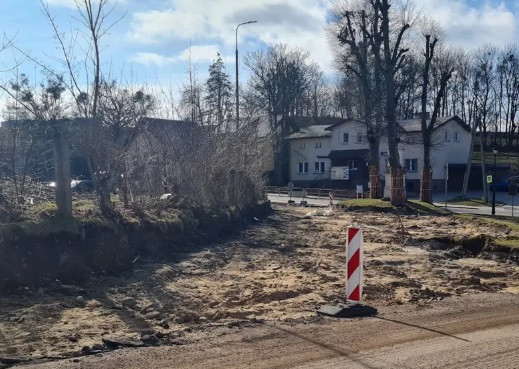 Để ngăn người chết trở thành ma cà rồng, người dân thế kỷ 19 đã chặt đầu người quá cố rồi để vào giữa hai chân. Ngoài ra, người ta có thể đặt những viên gạch ở chân, tay và phần đầu vì tin rằng làm như vậy sẽ giúp người quá cố yên nghỉ, không trở thành ma cà rồng.