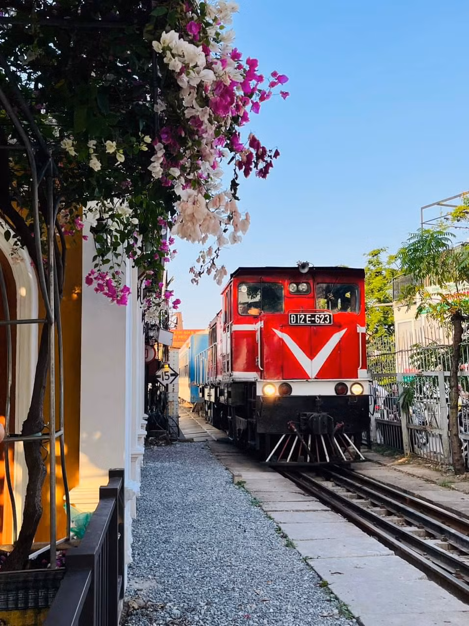 Cafe Hoa xa- Diem checkin moi cho du khach den Ha Noi-Hinh-3