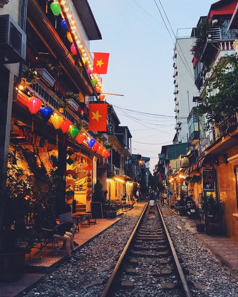 Cafe Hoa xa- Diem checkin moi cho du khach den Ha Noi-Hinh-2