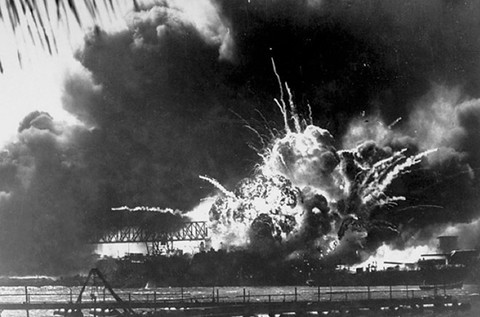 Sự kiện này khiến khoảng 2.400 người Mỹ tại Trân Châu Cảng thiệt mạng và gần 1.200 người khác bị thương. Trong khi đó, Nhật Bản chỉ tổn thất 29 máy bay, 4 tàu ngầm và 64 người chết. Đây được xem là thắng lợi lớn của Nhật Bản.