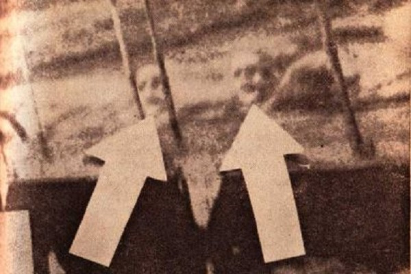 Hai thủy thủ: James Courtney và Michael Meehan thiệt mạng khi đang dọn dẹp trên tàu SS Watertown. Lễ tang của họ được cử hành theo kiểu truyền thống trên biển. Sau đó, một số thành viên trong thủy thủ đoàn nhìn thấy gương mặt của 2 thủy thủ quá cố xuất hiện trên mặt biển.