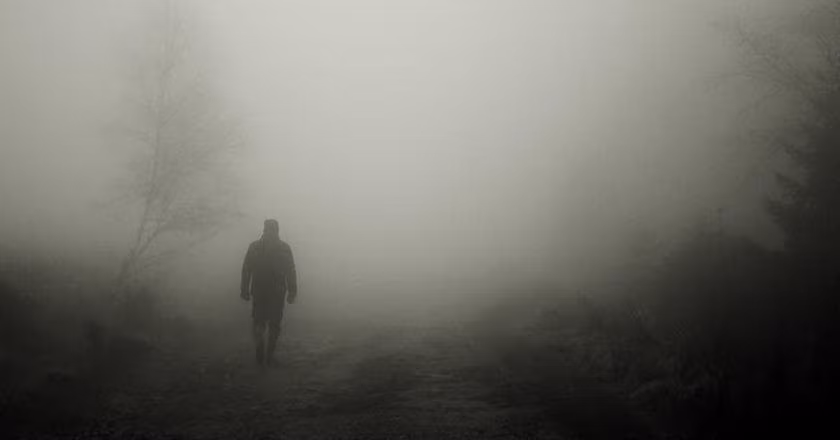 Tương tự, vào năm 1930, khoảng 2.000 dân sống tại một ngôi làng gần hồ Anjikuni, Nunavut, Canada đột ngột biến mất một cách bí ẩn chỉ sau một đêm.