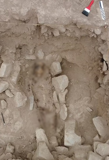 Nền văn hóa Manchay có liên quan đến việc xây dựng các ngôi đền hình chữ U hướng về phía Mặt trời mọc.