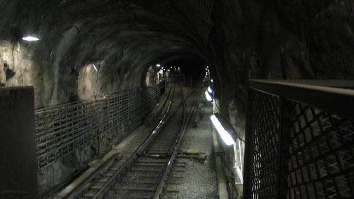 Sau đó, đoàn tàu Silverpilen chính thức đi vào hoạt động. Nó được dùng như một phương tiện dự phòng để chở hành khách trong các mùa cao điểm ở Thụy Điển từ đó cho đến năm 1996. Tiếp đến, các toa của đoàn tàu Silverpilen được tách rời thành từng phần.