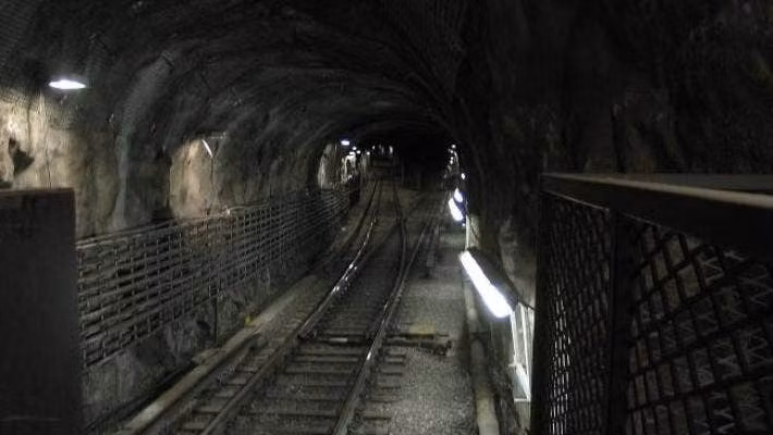 Sau đó, đoàn tàu Silverpilen chính thức đi vào hoạt động. Nó được dùng như một phương tiện dự phòng để chở hành khách trong các mùa cao điểm ở Thụy Điển từ đó cho đến năm 1996. Tiếp đến, các toa của đoàn tàu Silverpilen được tách rời thành từng phần.