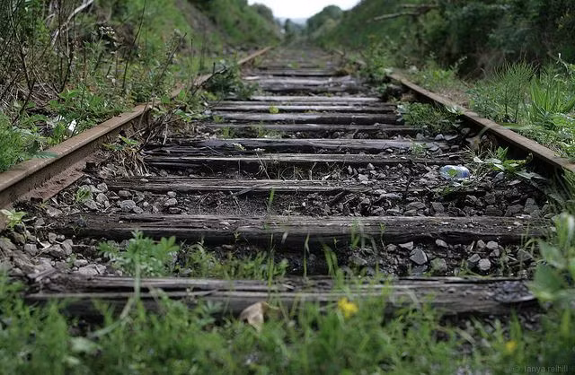 Thế nhưng, điều rùng rợn, bí ẩn hơn là một số người đi tàu xuống nhà ga bỏ hoang Kymlinge và không bao giờ được nhìn thấy nữa. Không ai biết họ đã gặp phải chuyện gì và số phận của những hành khách này sau đó ra sao.