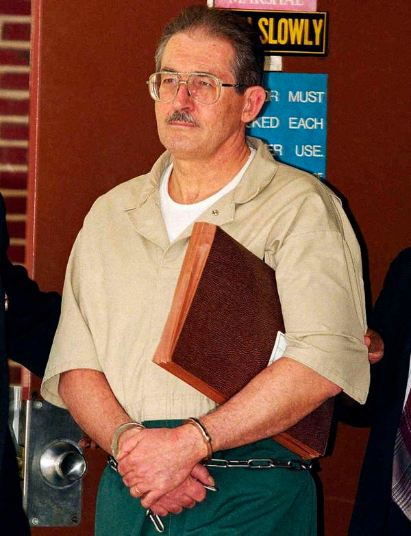 Tuy nhiên, Edward Lee Howard sau đó được loại khỏi diện tình nghi vì ông ta không có cơ hội tiếp xúc những thông tin về các điệp viên đã biến mất. Đến năm 1991, một số chiến dịch tình báo của CIA bị thất bại. Từ đây, giới chức CIA hoài nghi trong nội bộ có kẻ phản bội. Vì vậy, CIA phối hợp với FBI điều tra nhằm tìm ra kẻ phản bội.