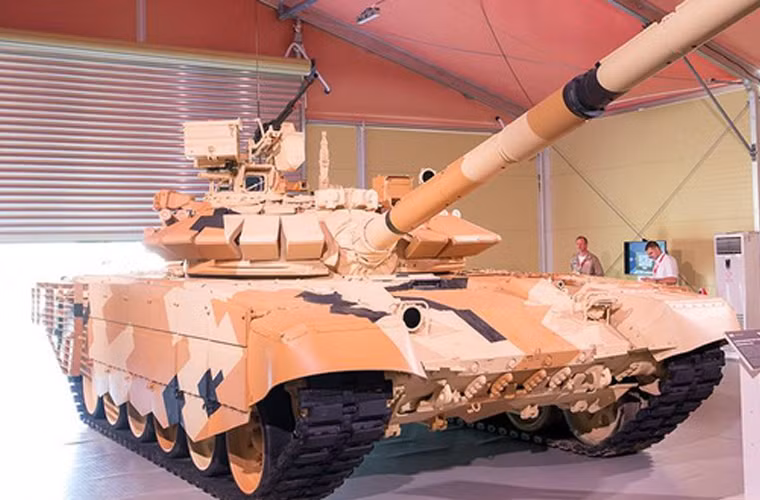 Về hỏa lực, T-72M1M trang bị pháo nòng trơn 2A46M-5 cỡ 125 mm bắn được các loại đạn mới nhất cùng tên lửa chống tăng AT-11, kính ngắm Sosnar-U của pháo thủ, kính ngắm toàn cảnh PNK-4S cho trưởng xe, súng máy NSVT được điều khiển từ xa cùng hệ thống bám bắt mục tiêu tự động BARV.