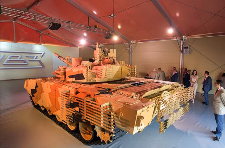 Các chuyên gia đánh giá, T-72M1M sở hữu nhiều tính năng tương đương với những dòng tăng chủ lực hàng đầu của phương Tây trong khi giá thành rẻ hơn đáng kể.