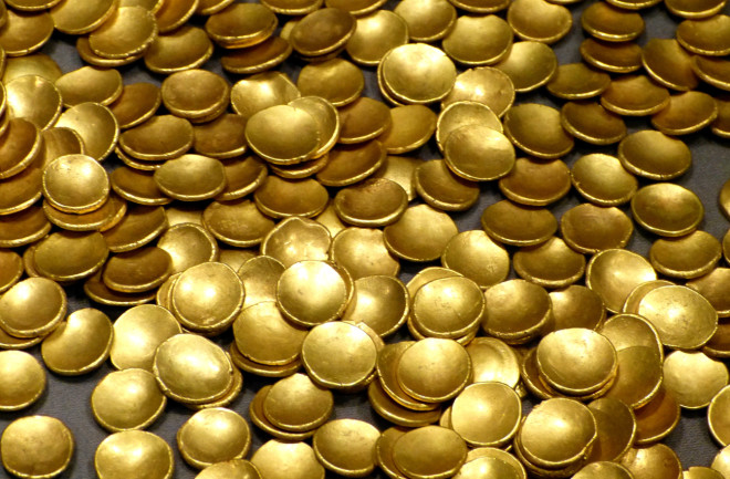 Trong số 41 đồng vàng, có 19 đồng thuộc loại stater và 22 đồng thuộc loại 1/4 stater, và tất cả đều không có hình khắc.