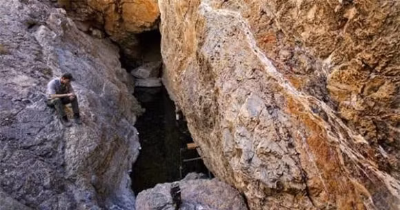 Loài cá này đã sống từ thời kỳ Kỷ Băng Hà và chỉ được phát hiện vào năm 1930.