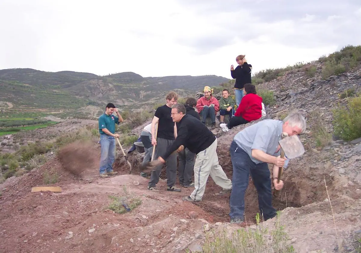 Ngoài Riojavenatrix lacustris, đã có 5 loài đại long xương gai khác được phát hiện ở Bán đảo Iberia, chủ yếu tại Tây Ban Nha và Bồ Đào Nha.