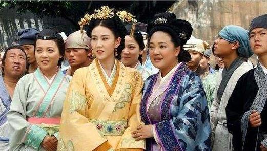 Dù gia tộc không quyền quý, mẹ của Vương Chí vẫn muốn con gái được gả vào hào môn. Mặc dù đã kết hôn, nhưng sau khi được một ông thầy dự đoán vận mệnh, Vương Chí ly hôn và nhập cung hầu hạ Hoàng thái tử Lưu Khải.