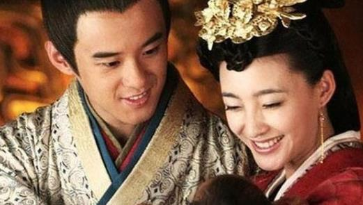 Vương Chí nhanh chóng nổi tiếng với vẻ đẹp xuất sắc và sự tài nghệ, được sủng hạnh bậc nhất.