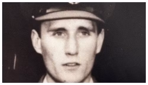 1. Phi công mất tích cùng UFO: Frederick Valentich, một phi công máy bay hạng nhẹ, đã báo cáo về việc nhìn thấy một UFO trên đảo King, Australia vào năm 1978. Máy bay của ông sau đó biến mất khỏi radar và cuộn băng ghi âm ghi lại những âm thanh không rõ nguồn gốc.