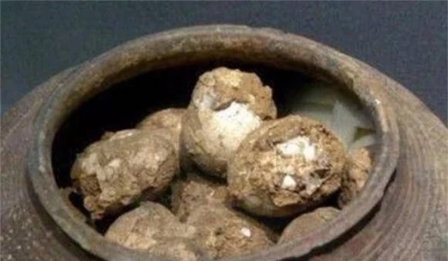 Môi trường kín mít của lăng mộ cổ không thể ngăn chặn sự phát triển của vi khuẩn trong trứng, khiến chúng trở thành quả bom vi khuẩn nguy hiểm.