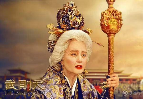 Hai nam sủng của bà, Trương Dịch Chi và Trương Xương Tông, được cho là đã mưu sát bà để lấy quyền lực cho mình. Họ giữ chặt cổng cung và truyền đạt mọi thông điệp thay mặt Võ Tắc Thiên, không cho ai tiếp xúc trực tiếp với bà.