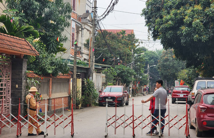 Bị can Lê Duy Thành, từ cán bộ thuế đến Chủ tịch UBND tỉnh Vĩnh Phúc - Hình 2 Bi can Le Duy Thanh, tu can bo thue den Chu tich UBND tinh Vinh Phuc-Hinh-2