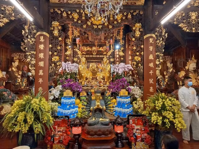 Doc dao ngoi chua co 1.000 tuoi giua long Ha Noi-Hinh-4