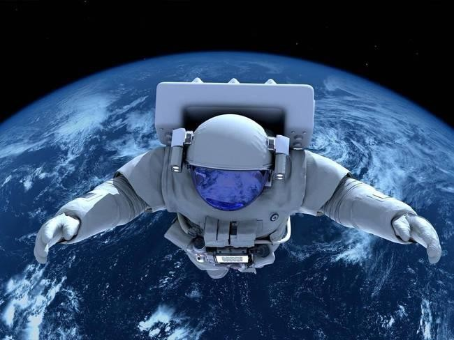 Tuy nhiên, nó cũng khiến họ trân trọng hơn sự sống, nước, không khí và tự do trên Trái Đất.