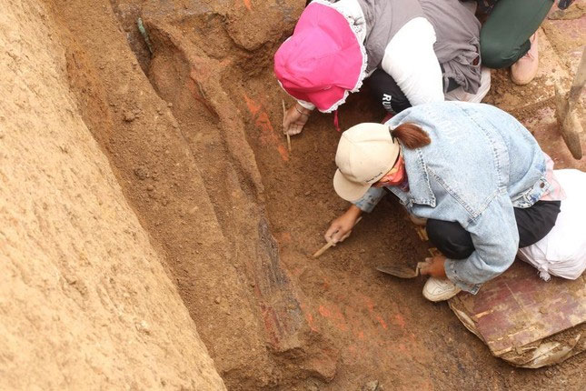 Đánh giá về hiện vật cho thấy, chủ nhân của ngôi mộ có thể là một người thuộc hoàng tộc nhà Liêu, với hơn hai trăm di vật văn hóa có giá trị lớn được khai quật.