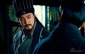 Thứ hai, Tào Tháo có tính đa nghi và có thể không tin tưởng vào tiềm năng của Gia Cát Lượng trước khi anh ta chứng minh được bản lĩnh của mình.