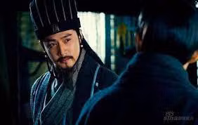 Thứ hai, Tào Tháo có tính đa nghi và có thể không tin tưởng vào tiềm năng của Gia Cát Lượng trước khi anh ta chứng minh được bản lĩnh của mình.