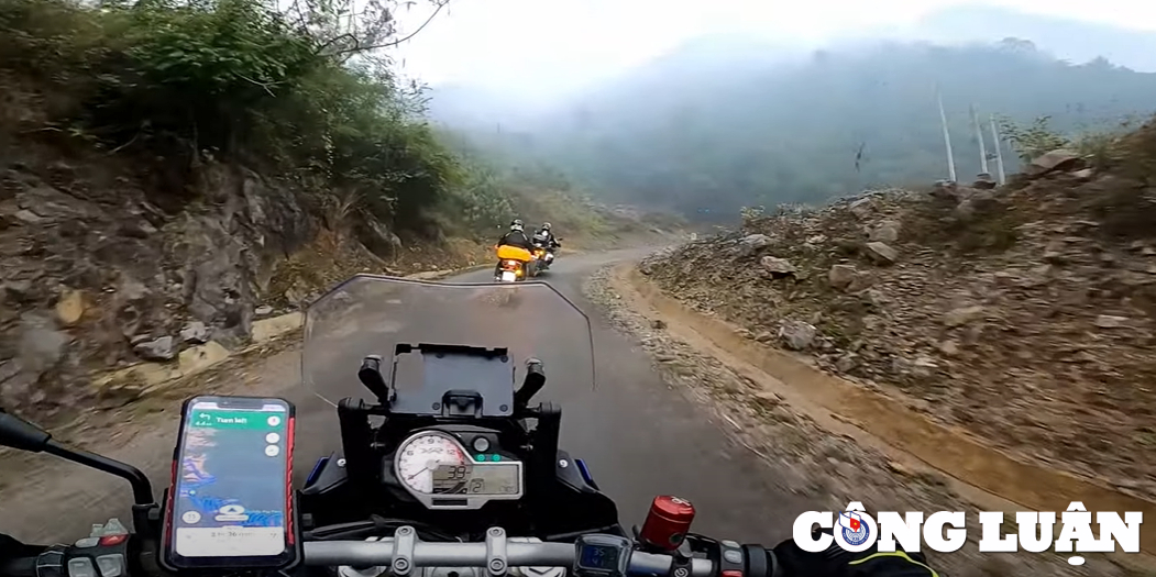 Chiem nguong deo Me Pia Cao Bang 14 tang uon luon tu tren cao-Hinh-3