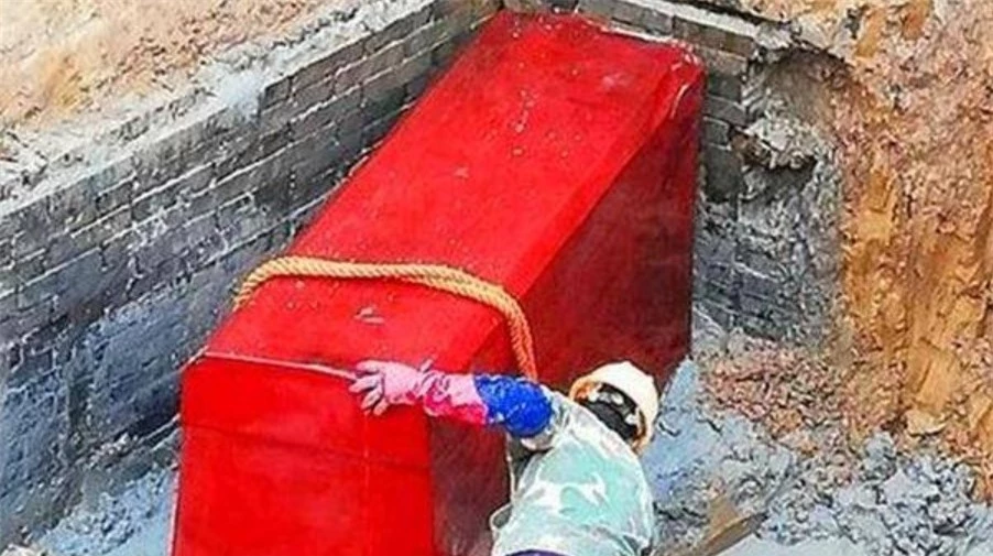 Người Trung Quốc xưa coi trọng phong thủy và chọn một bảo vật phong thủy để chôn cất. Việc đào được quan tài thường được coi là điềm xấu.