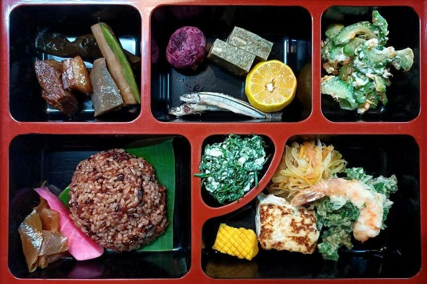 Bat ngo lang truong tho, 80 tuoi van la 'thanh nien'-Hinh-7