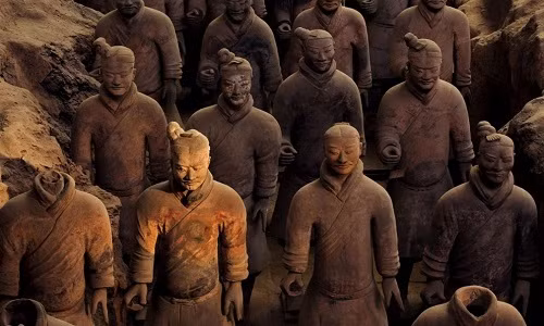 Thông tin từ tượng gốm này đã giúp các chuyên gia nhận ra rằng các tượng được tạo thành từ việc nung và ghép, chia thành thân và đầu.