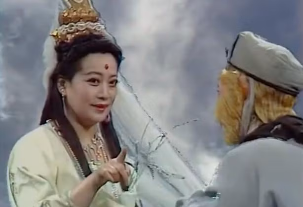 Thứ hai, việc Tôn Ngộ Không thường xuyên tìm đến Quan Thế Âm là do Ngài đã từng khuyên bảo rằng trong hành trình thỉnh kinh, nếu gặp khó khăn có thể tìm đến Ngài.