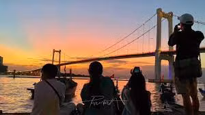 Người dân Nhật Bản đã có cơ hội ngắm nhìn hiện tượng thiên nhiên đặc biệt này gần đây, được gọi là " gấu trúc hoàng hôn".