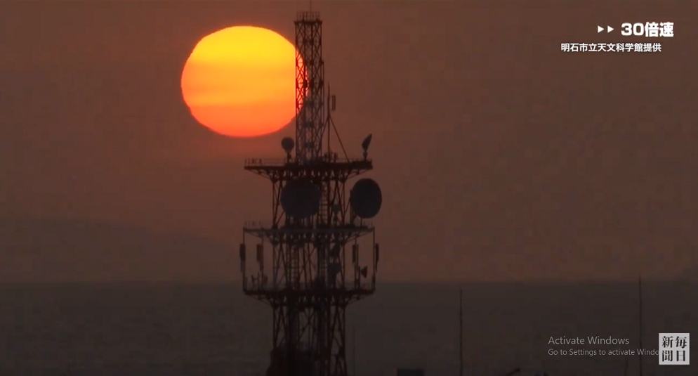 Tuy nhiên, không phải lúc nào hiện tượng cũng xuất hiện hoàn hảo. Vào một số năm, đám mây có thể làm che khuất hình ảnh, nhưng vào năm 2017 là lần duy nhất từ năm 2013 mà "gấu trúc" xuất hiện trọn vẹn.