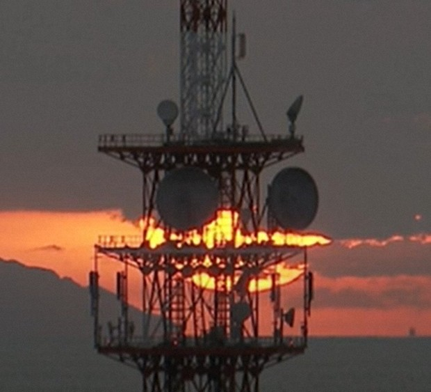 Điều thú vị mà ít người biết là hiện tượng này chỉ xuất hiện trong phút chốc và chỉ nhìn thấy được khi có điều kiện thời tiết tốt và Mặt Trời lặn ở vị trí phù hợp.