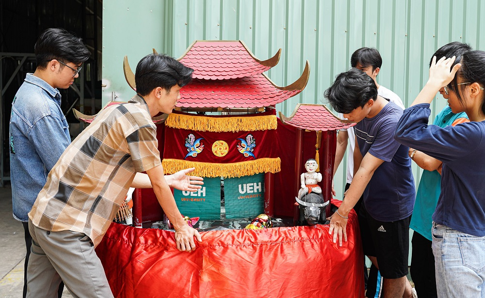 PGS.TS Nguyễn Trường Thịnh, viện trưởng của viện công nghệ thông minh và tương tác, nhận định rằng sản phẩm này có tiềm năng thương mại, nhưng cần phải khắc phục thêm về khả năng tương tác và cảm nhận cái hồn của nghệ thuật múa rối nước. 