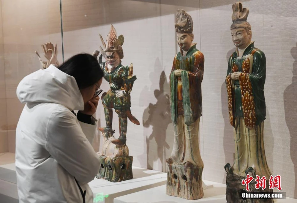 Ba bức tượng "quái thú" này, cùng với các di vật khác, đã được xác nhận là di tích văn hóa hạng nhất quốc gia và được trưng bày tại bảo tàng Lạc Dương.