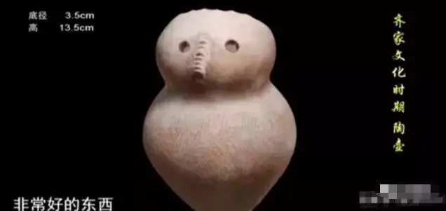 Dù chiếc bình cổ này được coi là đồ chơi của cháu, nhưng ông lại nghĩ rằng nó có thể là một di vật cổ quý.