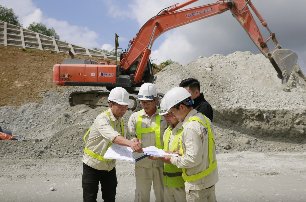 Thợ khoan Nguyễn Công Thanh (quê ở Nghệ An) đang làm việc tại gói thầu XL03 cho biết: Năm nay, anh em công nhân tại dự án đều được quán triệt tập trung thi công xuyên Tết.