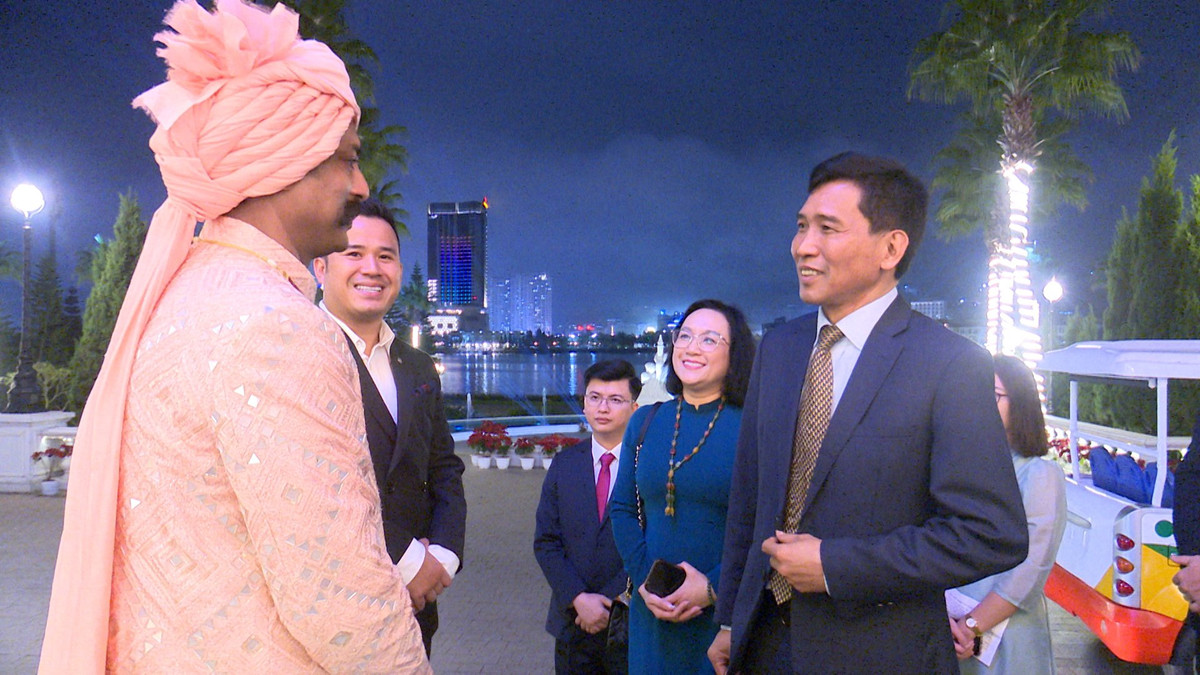 Dam cuoi cua ty phu nguoi An Do o Ha Long