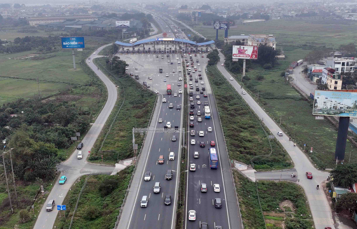 May mắn, tại trạm thu phí vẫn thông suốt, không xảy ra sự cố.
