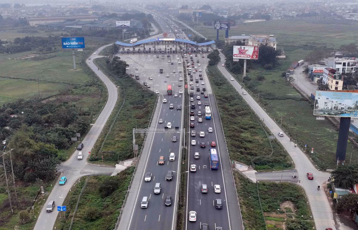 May mắn, tại trạm thu phí vẫn thông suốt, không xảy ra sự cố.