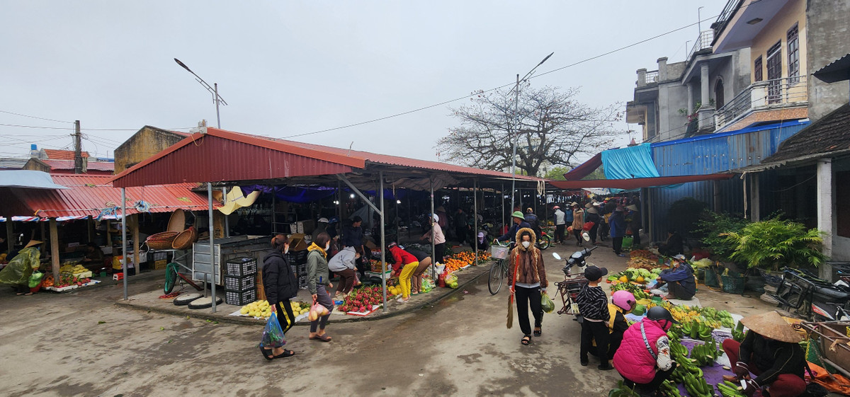 Góc chợ quê luôn mang nét chậm rãi dù luôn là chốn đông người.