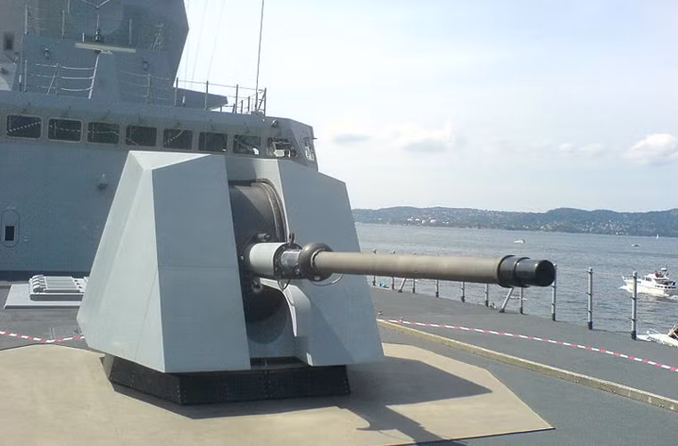 Thông tin vũ khí của chiếc tàu chiến này vẫn chưa được tiết lộ, nhưng các nguồn tin cho biết là nó sẽ được trang bị pháo hạm OTO Melara 76mm với tháp pháo tàng hình.