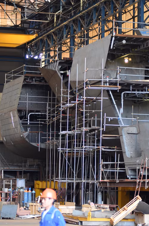 KRI RE Martadinata (331) thuộc lớp Sigma 10514 được khởi đóng tháng 1/2014 tại nhà máy đóng tàu của PT PAL.