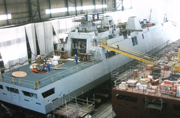 Sigma 10514 cho Indonesia trang bị sân đỗ ở đuôi và hangar cho một trực thăng cỡ 10 tấn.