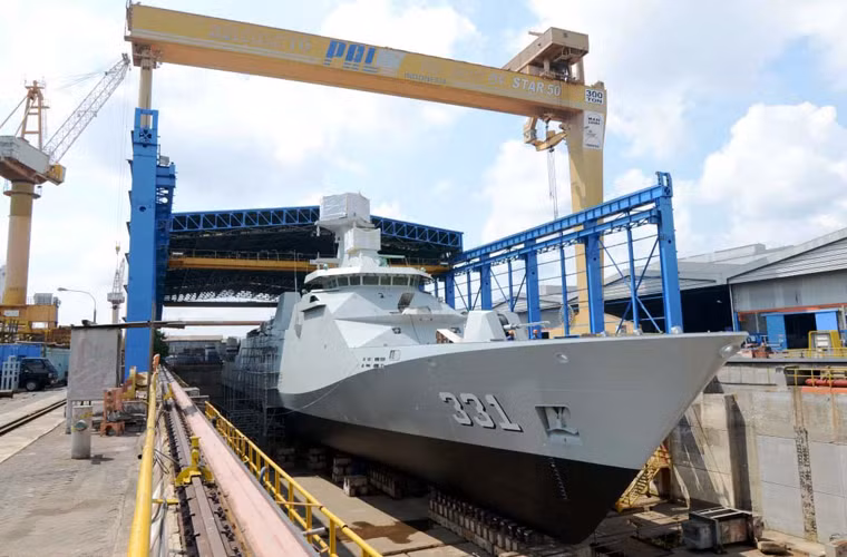 Việc chế tạo chiến hạm Sigma 10514 (số hiệu nhà máy 331) cho Hải quân Indonesia tất nhiên là có sự hợp tác và chuyển giao công nghệ, tư vấn thiết kế từ nhà thầu Damen Hà Lan.