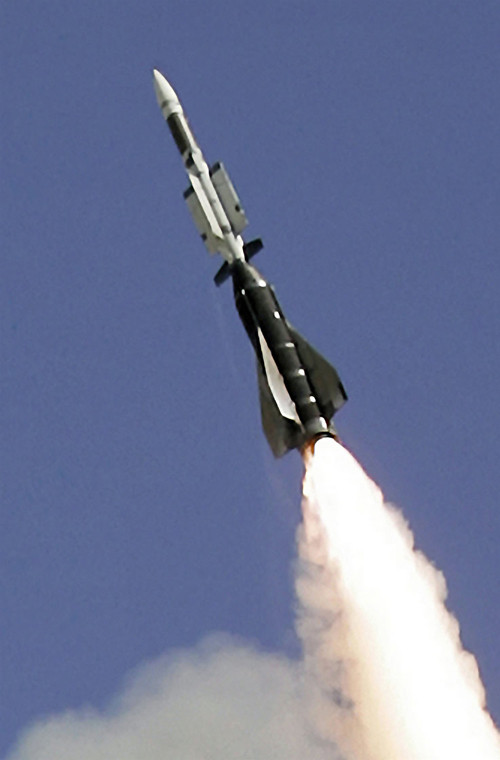 Hệ thống tên lửa phòng không có thể sẽ sử dụng mẫu Aster-15 (tầm bắn 1,7-30km, độ cao bắn hạ 0-13km) đặt trong bệ phóng thẳng đứng.