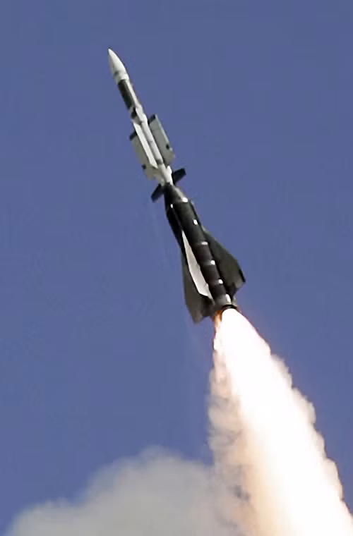 Hệ thống tên lửa phòng không có thể sẽ sử dụng mẫu Aster-15 (tầm bắn 1,7-30km, độ cao bắn hạ 0-13km) đặt trong bệ phóng thẳng đứng.