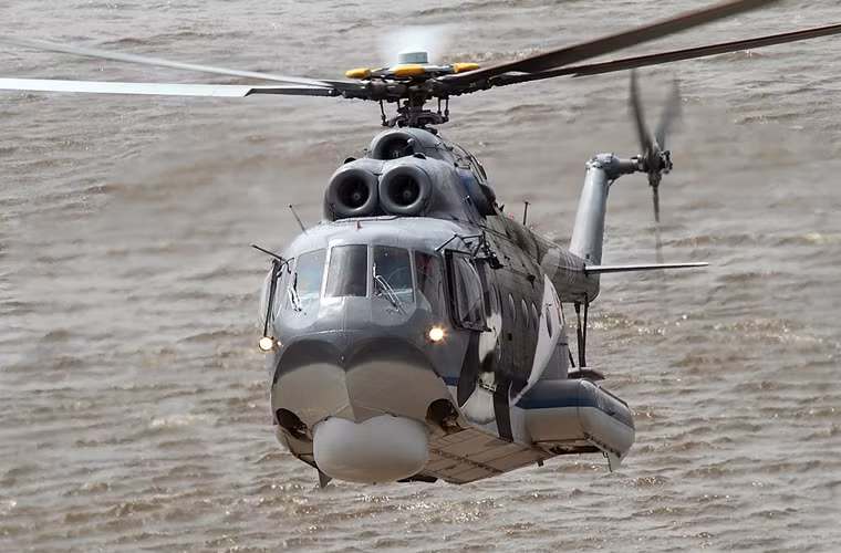 Mi-14PL là biến thể sản xuất hàng loạt đầu tiên của dòng trực thăng săn ngầm có khả năng tấn công hạt nhân Mi-14 do nhà máy Mil Moscow phát triển trên cơ sở khung gầm Mi-8 huyền thoại. Chuyến bay đầu tiên của nguyên mẫu V-14 được thực hiện hồi tháng 9/1969, chính thức đưa vào phục vụ trong Hải quân Liên Xô năm 1975. Ảnh minh họa Mi-14PL Ba Lan